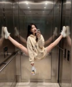 AI电梯一字马美女制作教程：全流程实操，轻松吸引上万流量，避免被割韭菜-小伟资源网